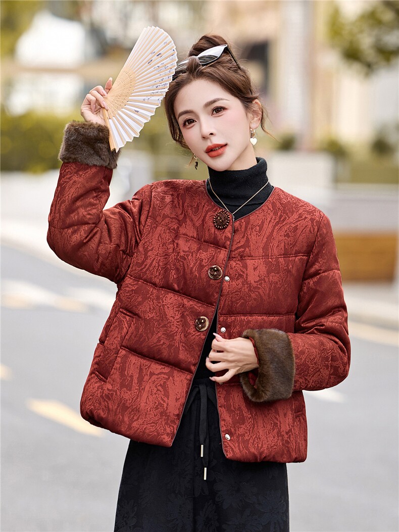 现货2025年新款冬季中式羽绒服复古提花毛领袖口白鸭绒女外套潮流,女装羽绒服,璐依舞