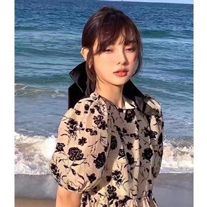 新款洋气雕花潮流碎花连衣裙,女装连衣裙,L·H·X