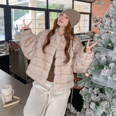 现货210-7702-P185-K268水貂立领皮毛一体外套女士，女装羊羔毛/颗粒绒，韩蜜菓