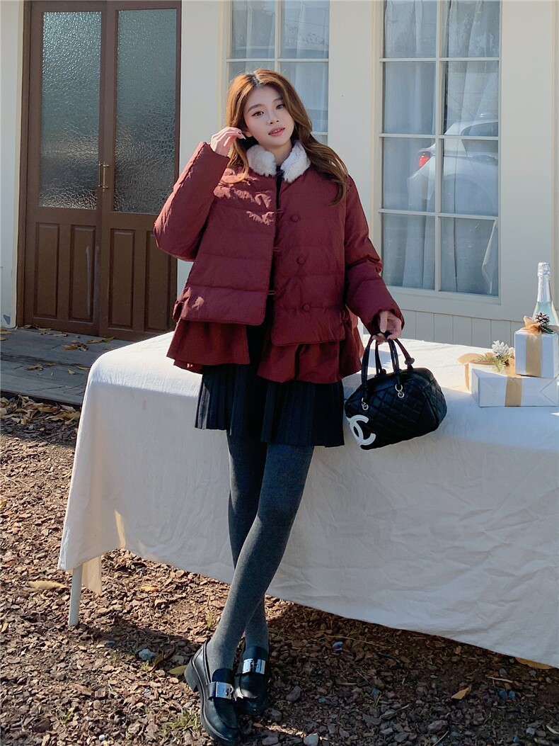 韩版短款羽绒服女2025冬季新款今年流行毛领收腰保暖外套酒红色,女装羽绒服,艾米莉亚