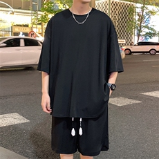 黑色