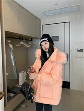 冬季新款夜光面料大毛领羽绒服，女装羽绒服，谦度