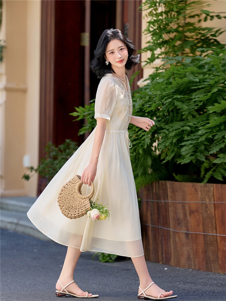 气质贵夫人刺绣天丝连衣裙女2026夏季新款高级感时尚巨好看收腰裙,女装连衣裙,水衣源