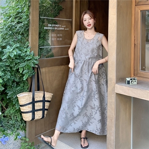 灰色提花无袖连衣裙女夏2025新款后背镂空设计感背心裙爆款流行图片
