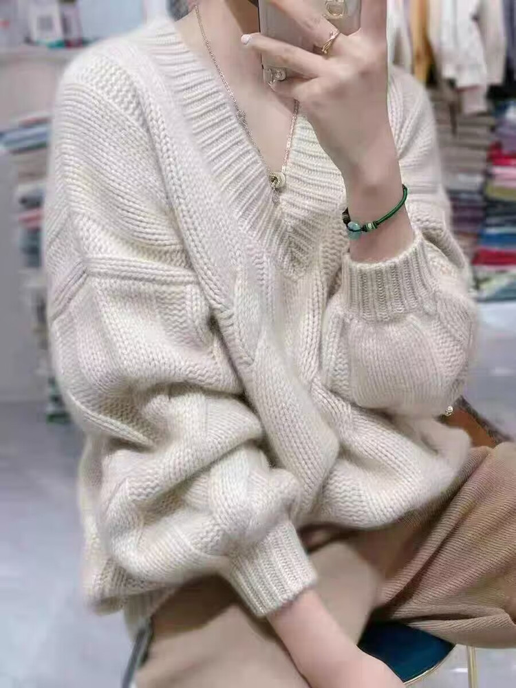 时尚百搭纯澳毛鸡心领大扭花女羊毛衫简约显瘦长袖针织衫舒适保暖图片