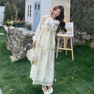 新中式国风套装裙女2025春季新款度假风休闲刺绣上衣半身裙两件套图片