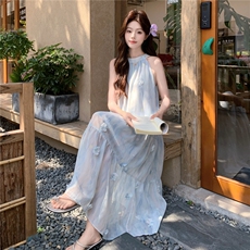 现货新款现货主推法式度假风挂脖连衣裙22161-P145-K219，女装连衣裙，网红馆