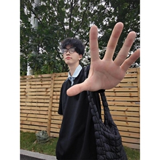 黑色