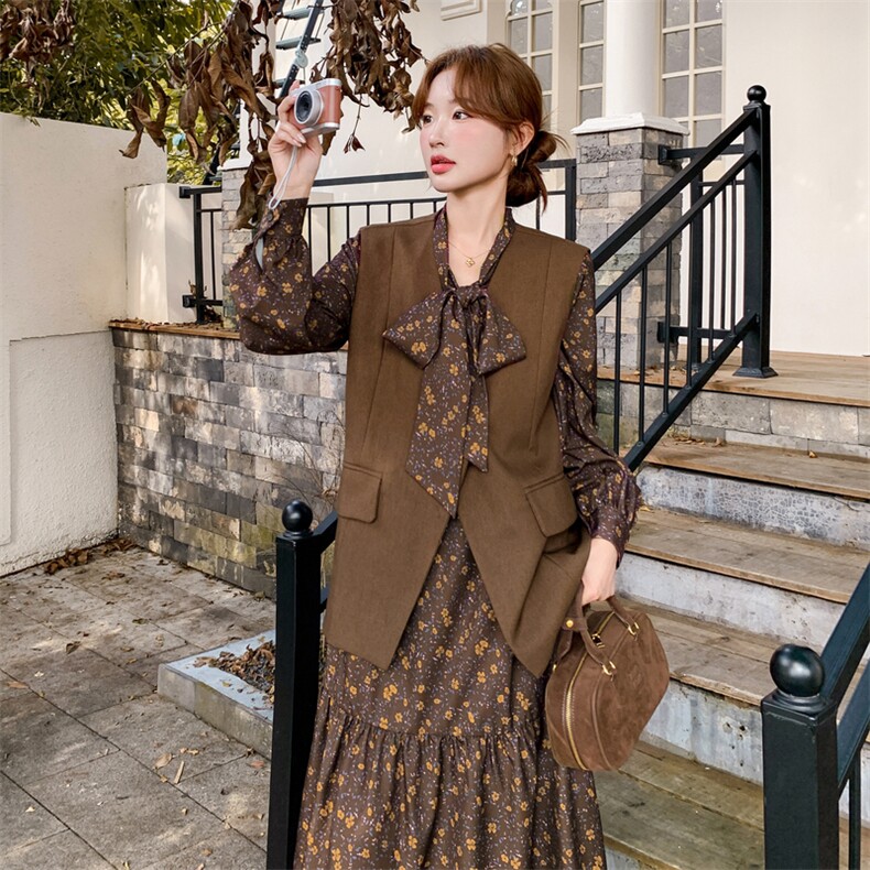 气质咖色马甲碎花连衣裙套装女秋季2025新款小个子A字裙两件套,女装套装/套裙,2C115