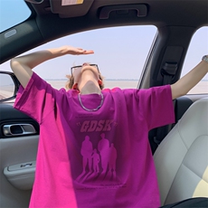 玫红色