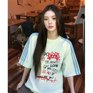 抖音得物品质二开240克宽松纯棉美式潮牌印花三条杠中性风短袖T恤图片