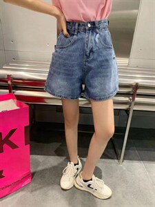 两穿短裤图片