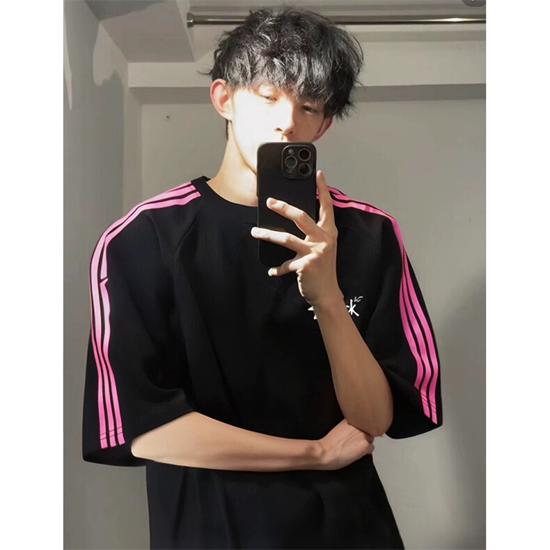 抖音得物品质二开240克宽松纯棉美式潮牌印花三条杠中性风短袖T恤,男装T恤,电商A486