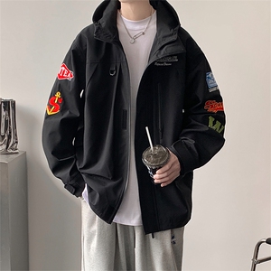 春季新款美式山系户外情侣冲锋衣机能刺绣外套夹克JK02318-P100,金色羽绒服搭配什么颜色内搭图片