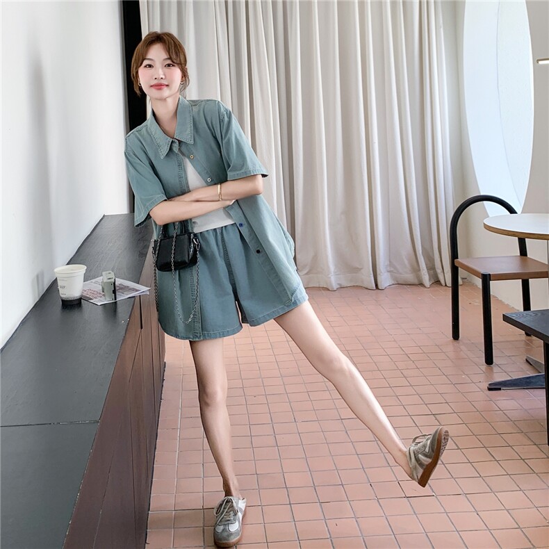 休闲浅蓝色牛仔衬衫两件套女2025年夏新款时尚减龄高腰短裤套装,女装套装/套裙,2C201