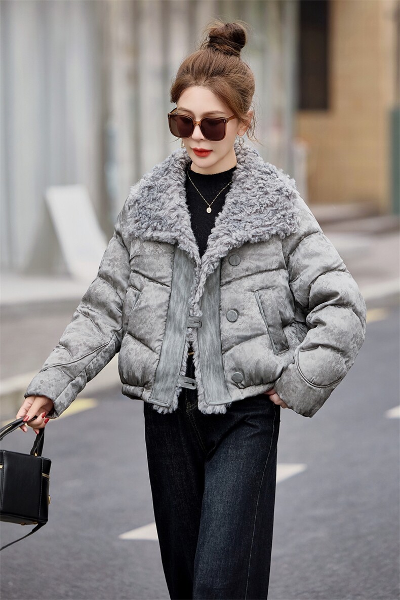 短款羽绒服女2024冬新款小个子今年流行漂亮灰色羊羔毛大翻领外套,女装羽绒服,瑶迪依秀