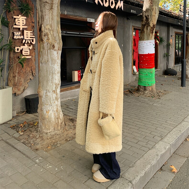 黄色牛角扣连帽皮毛一体羊羔毛厚外套女秋冬加绒保暖派克棉服大衣,女装大码女装,2B082