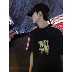 抖音得物品质二开240克宽松纯棉美式潮牌印花三条杠中性风短袖T恤，男装T恤，电商A486
