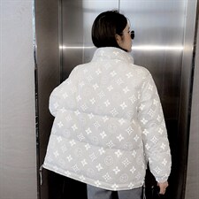 2021年新羽绒服女冬白鸭绒反光短款设计感印花小个子学生外套，女装羽绒服，潮品会