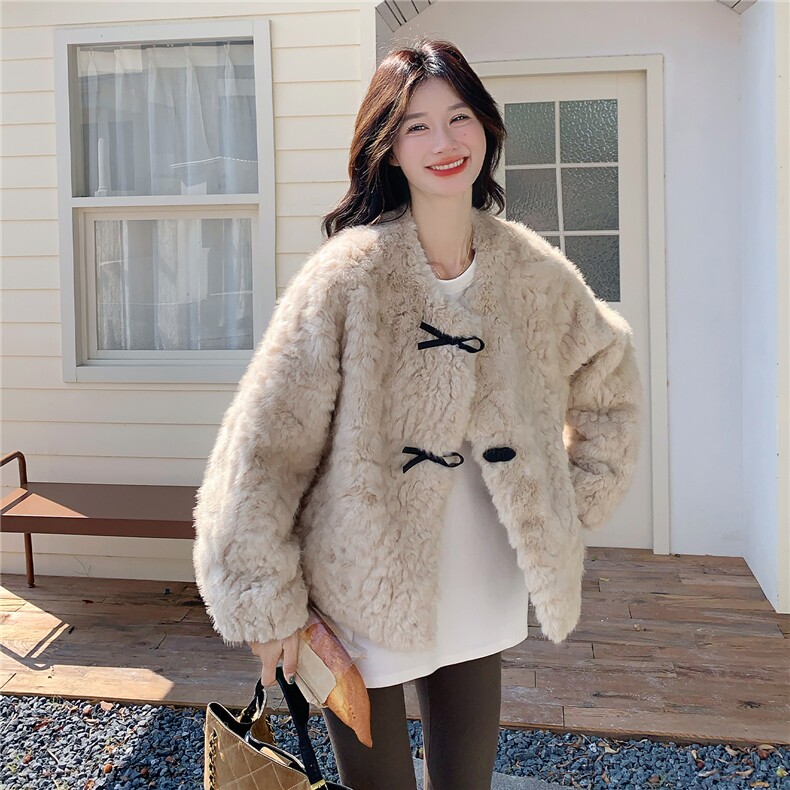 杏色高级感小香风毛毛外套女2025冬季新款温柔氛围感皮毛一体外套，女装皮草，欣美人