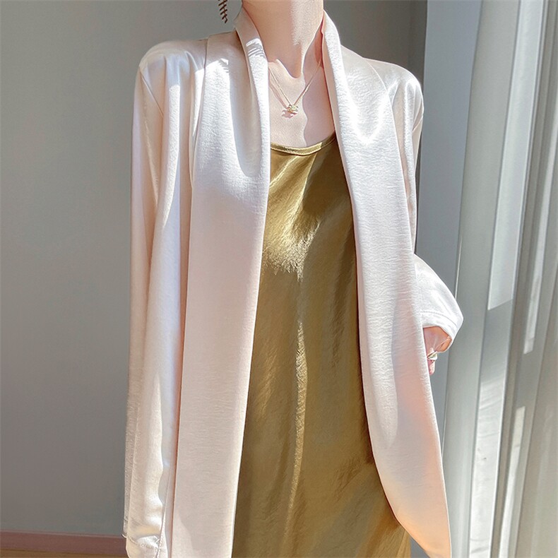 2025新款缎面感气质长袖衬衫女修身西装外套优雅宽松时尚百搭上衣，女装西装，圣丽羊绒