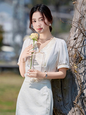 2025年夏季新中式复古提花短袖上衣V领时尚减龄，女装衬衫，火爆靓佳人