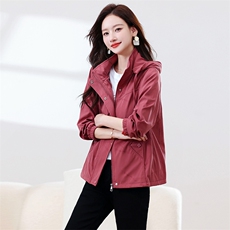 早秋独特漂亮休闲连帽短外套女2025春秋新款宽松时尚夹克上衣，女装短外套，浙宝281