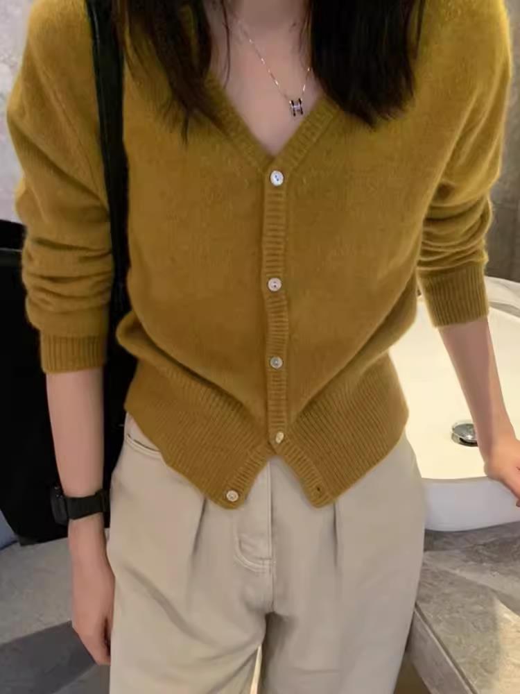 时尚百搭秋季新款单排扣V领长袖开衫 显瘦修身羊毛针织外套女图片