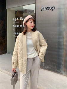 9801款羽绒服
重工艺行线锁绒，90白鸭绒特保暖
回弹轻柔图片