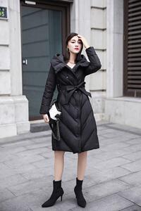 气质羽绒服图片