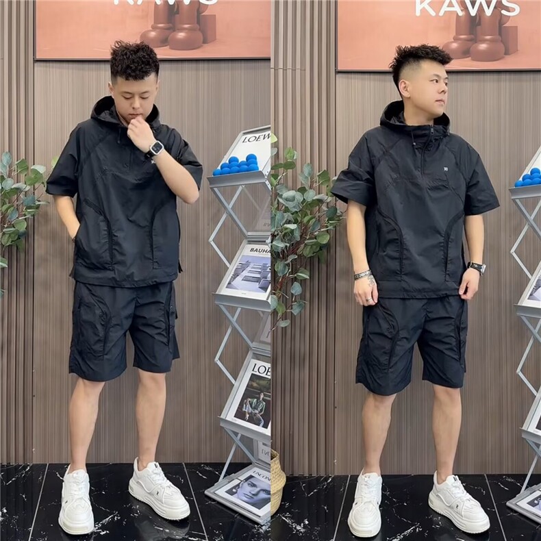 夏季男士休闲时尚百搭潮牌简约透气高级工装速干连帽短袖短裤套装图片