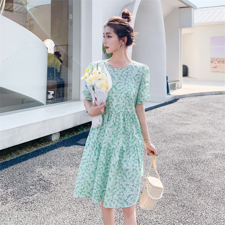 碎花甜美浪漫连衣裙女2025年夏季新款显瘦圆领短袖度假碎花裙图片