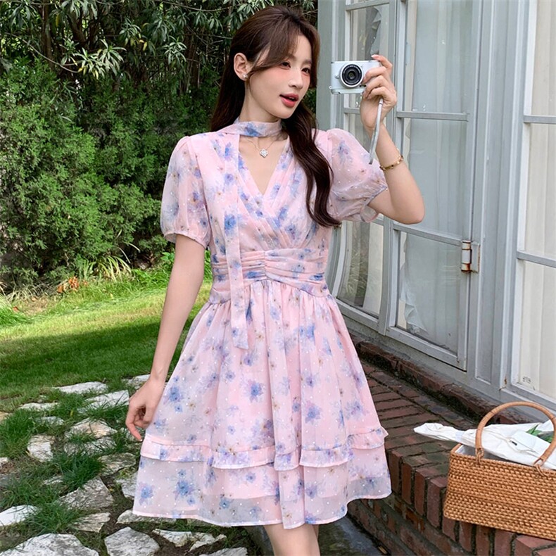 2026夏季新款洋气收腰显瘦泡泡袖A字高端时尚碎花雪纺连衣裙A字裙，女装连衣裙，心心服饰