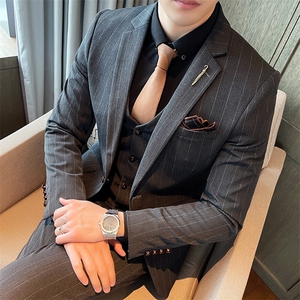 春秋韩版男士西服套装休闲竖条纹西装三件套新郎结婚礼服图片