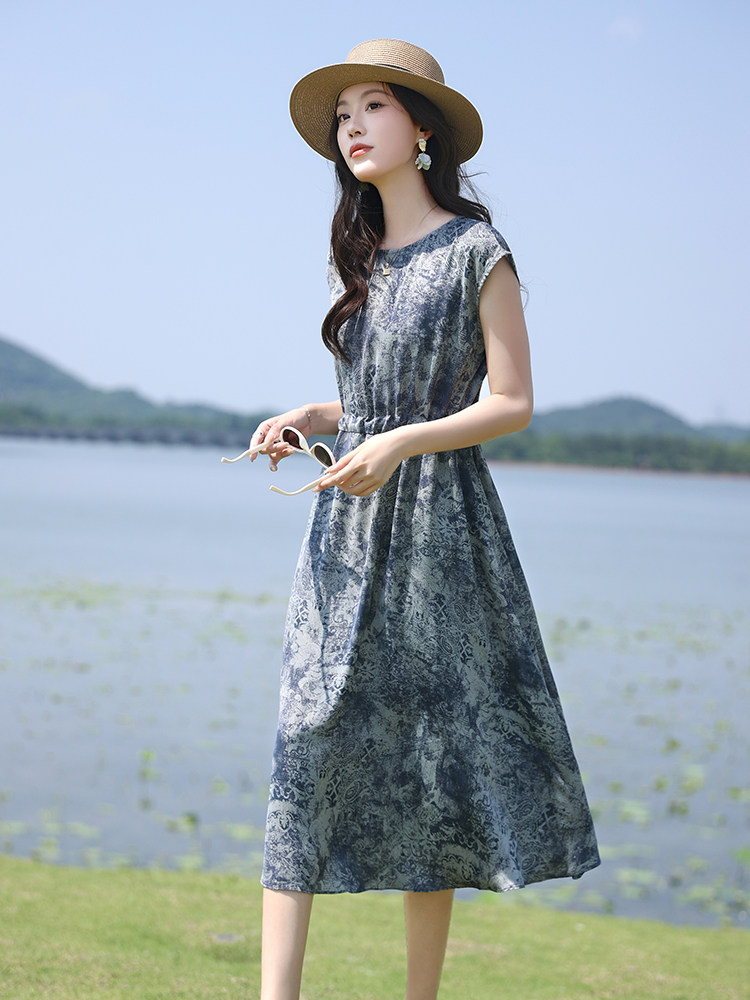 高端无袖碎花天丝雪纺连衣裙女2025夏季新款宽松显瘦印花度假裙子,女装连衣裙,凝聚力
