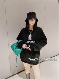 21年新元素刺绣字母颗粒感卫衣,女装卫衣/绒衫,雪儿伊秀