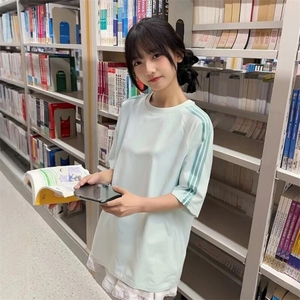 抖音得物品质二开240克宽松纯棉美式潮牌印花三条杠中性风短袖T恤图片