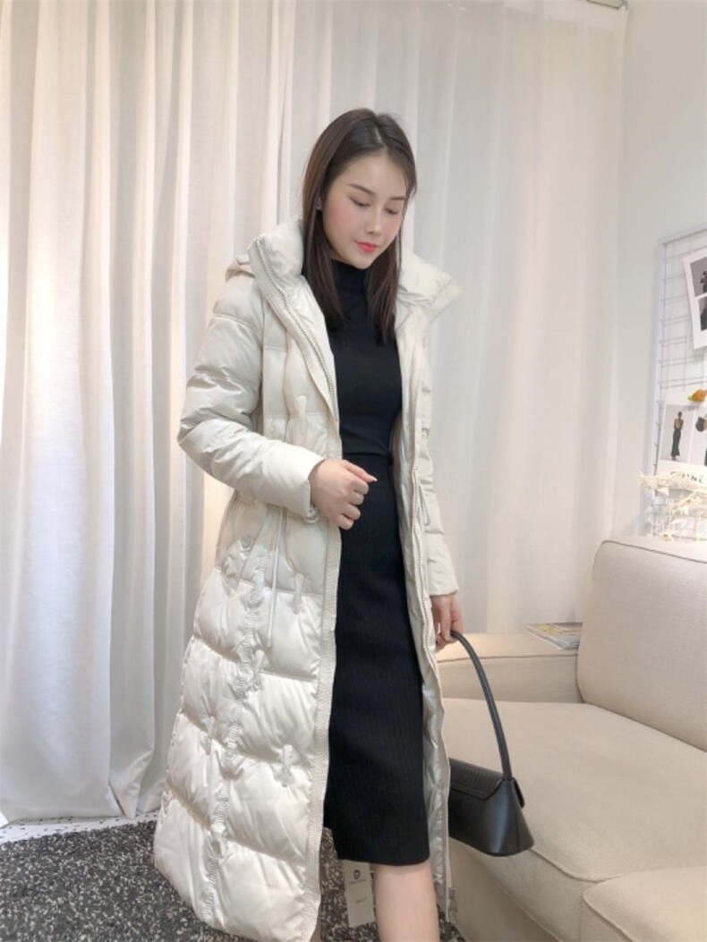 DINOBIENS/冬季显瘦定制面料羽绒服，女装羽绒服，迪诺比亚