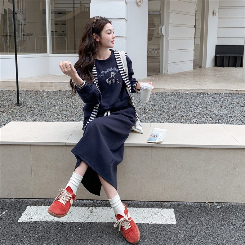 【新品】马年刺绣卫衣半身裙套装带披肩,女装套装/套裙,2B076