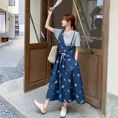 假两件碎花拼接牛仔连衣裙女夏2025新款流行小个子高级感减龄爆款，女装套装/套裙，2C323