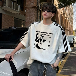 抖音得物品质二开240克宽松纯棉美式潮牌印花三条杠中性风短袖T恤图片