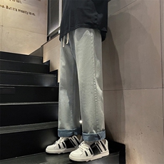 泥黄色