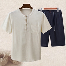 白色上衣+深蓝短裤