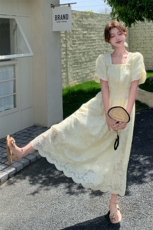 奶黄色重工蕾丝刺绣泡泡袖连衣裙女夏2025新款法式绝美在逃公主裙，女装连衣裙，浙宝208A