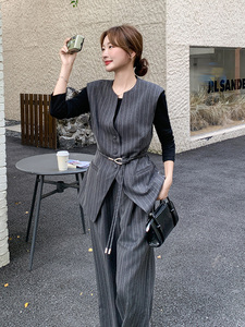 老钱风灰色条纹马甲T恤休闲裤套装女春秋季高级小众不撞款三件套图片