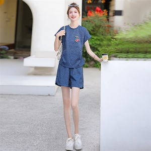 潮流时尚休闲运动套装女夏季新款纯色圆领短袖上衣阔腿短裤两件套图片