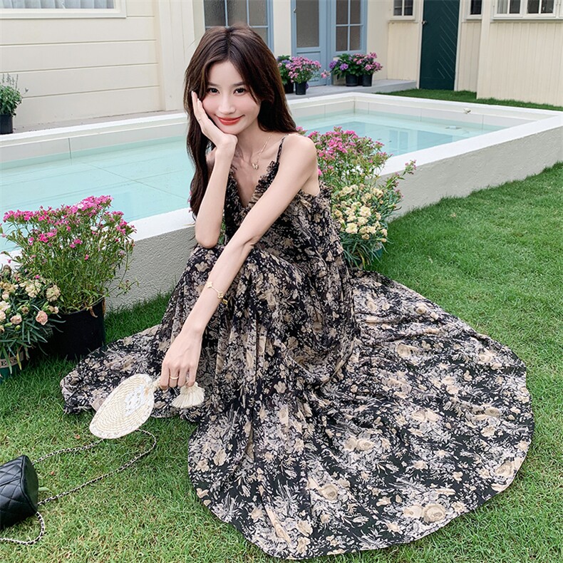 法式碎花吊带连衣裙女2025夏季新款复古独特超好看小众气质长裙图片