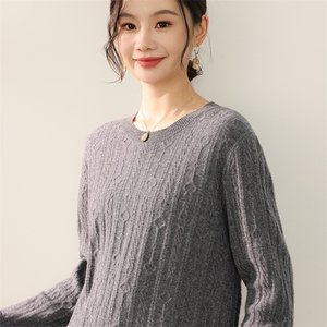 2025年秋季新款叠穿神器复古锁链拉花圆领针织毛衣百搭,女牛仔短款上衣搭配图图片