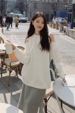 【2024现货】设计感露肩品牌货两色数据好2C220-P115-K169，女装卫衣/绒衫，2C220