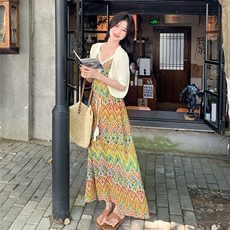 简约波西米亚印花吊带连衣裙套装夏季2025新款气质防晒小衫两件套，女装套装/套裙，2C239